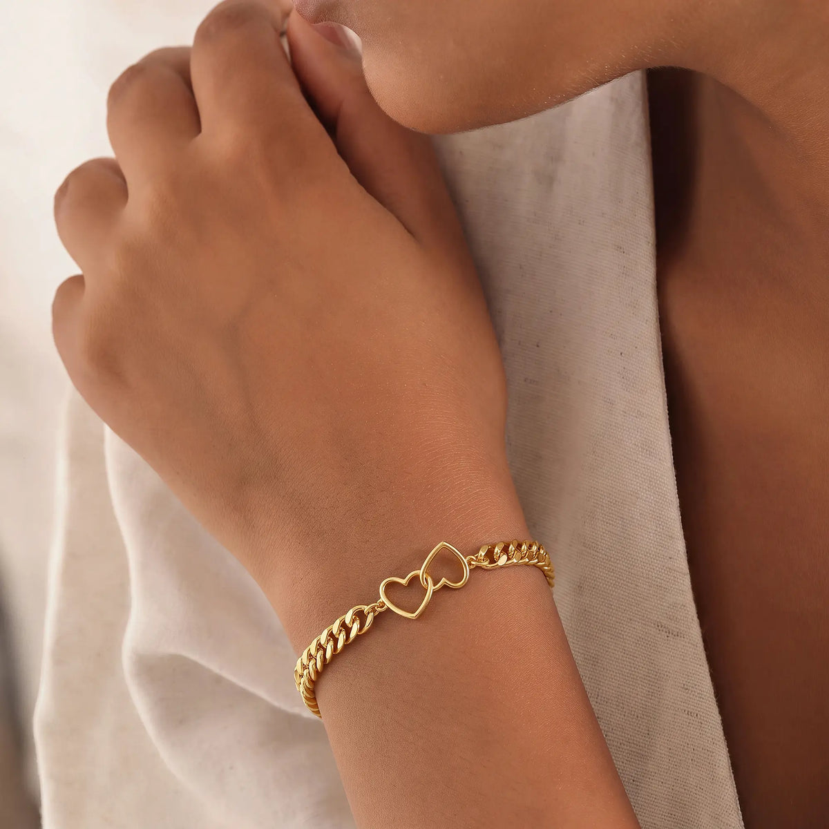 FREEKISS Gold Interlocking Heart Bracelet, Double-Strand Faceted Cuban Chain Bracelet, Women'S Bracelet, Delicate Jewelry, Hollow Heart Bracelet, Suitable for Various Occasions