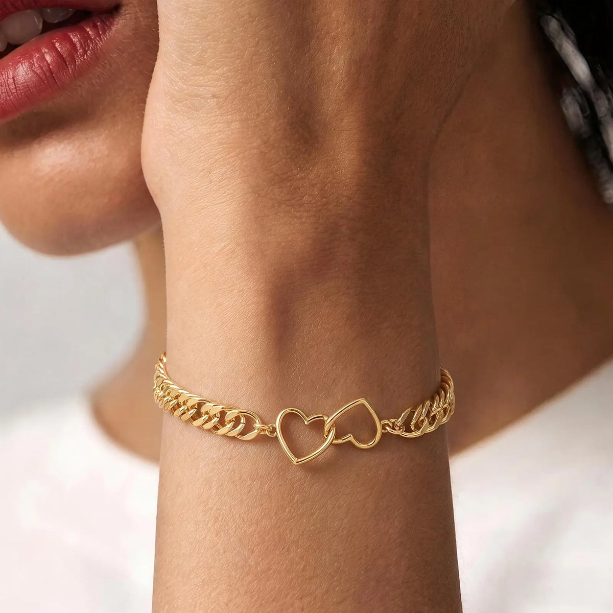 FREEKISS Gold Interlocking Heart Bracelet, Double-Strand Faceted Cuban Chain Bracelet, Women'S Bracelet, Delicate Jewelry, Hollow Heart Bracelet, Suitable for Various Occasions